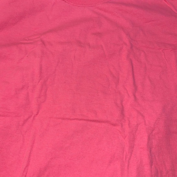 bright pink t-shirt - Picture 2 of 3
